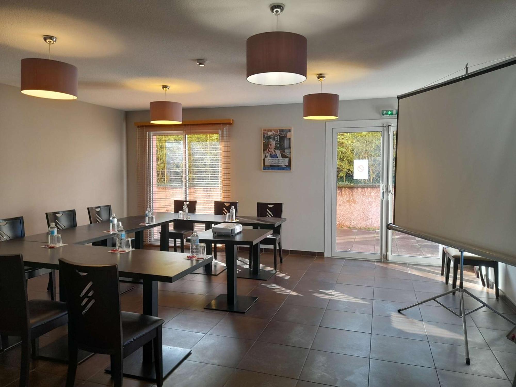 Brit Hotel Confort Montauban Exterior photo