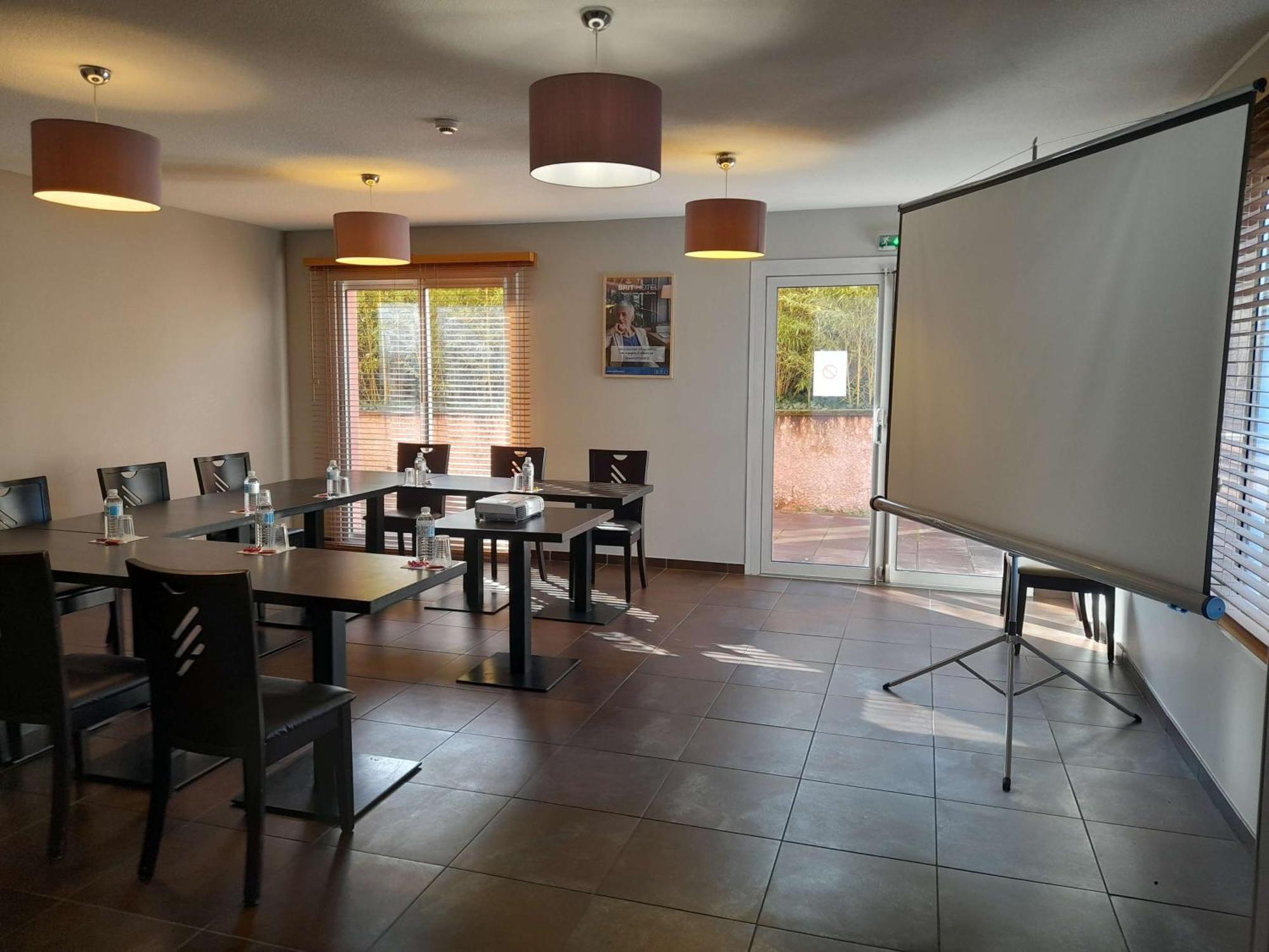 Brit Hotel Confort Montauban Exterior photo