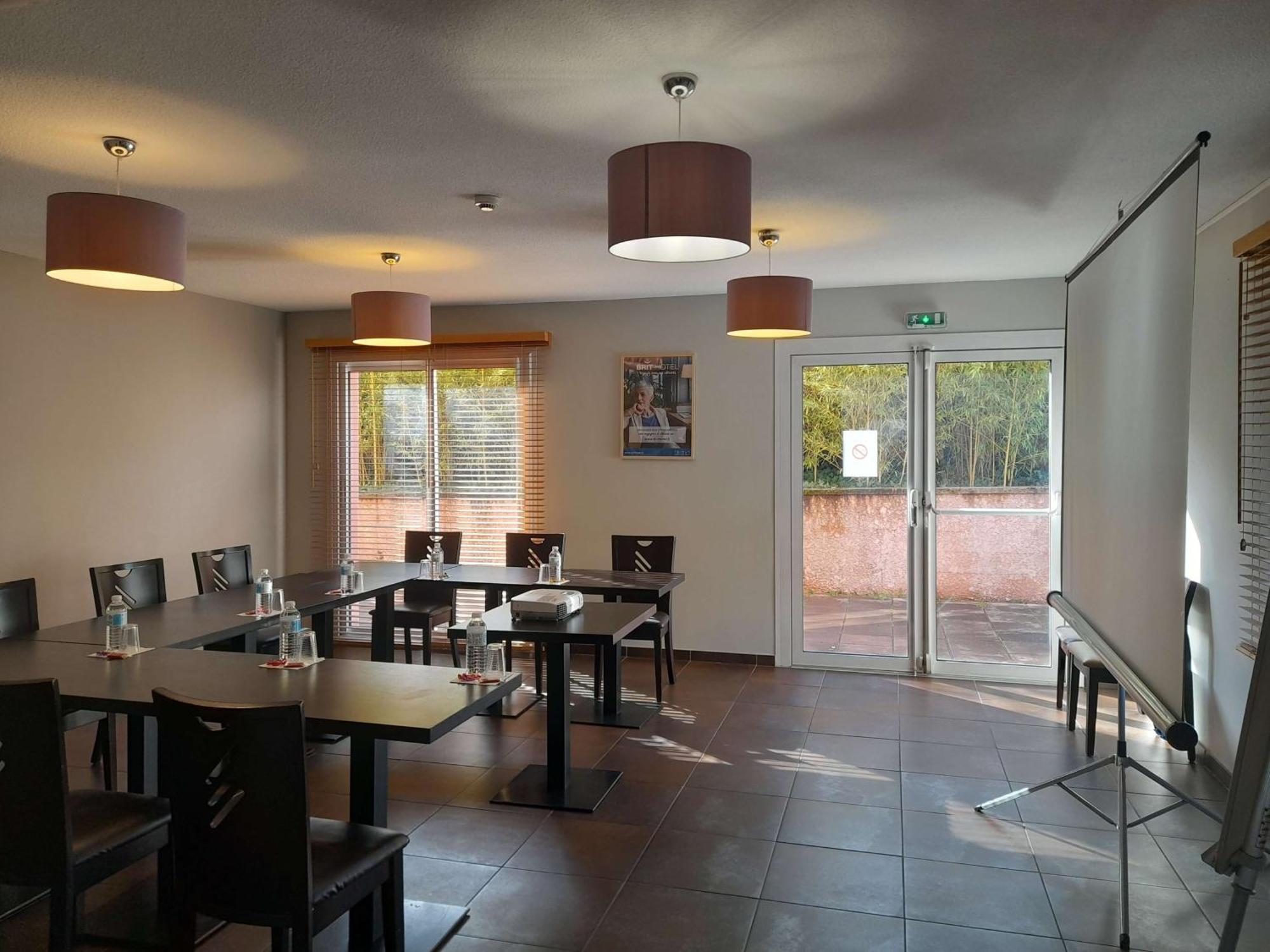 Brit Hotel Confort Montauban Exterior photo
