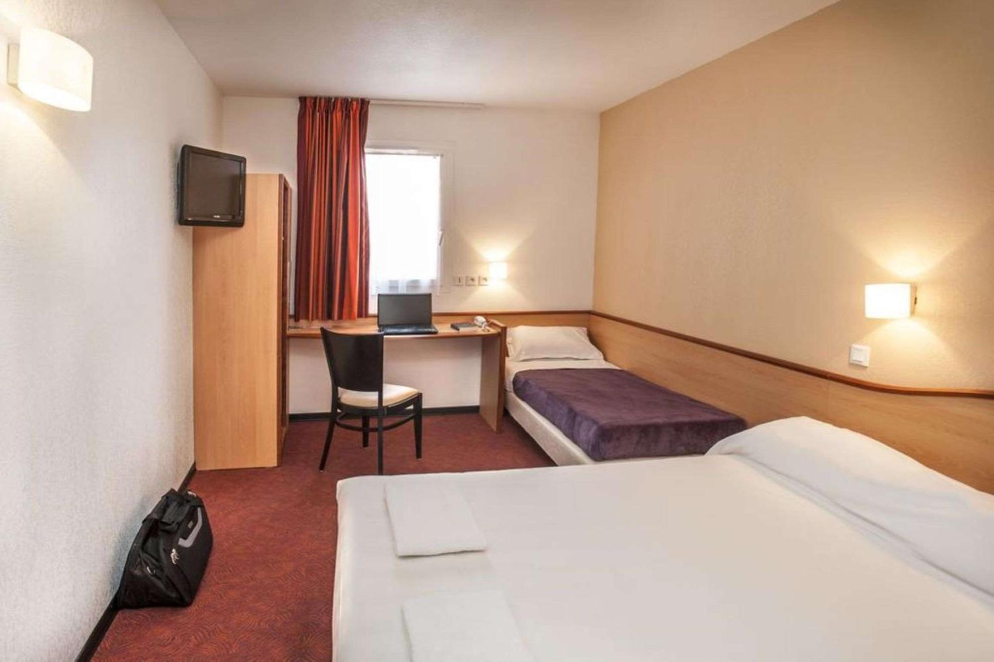 Brit Hotel Confort Montauban Exterior photo
