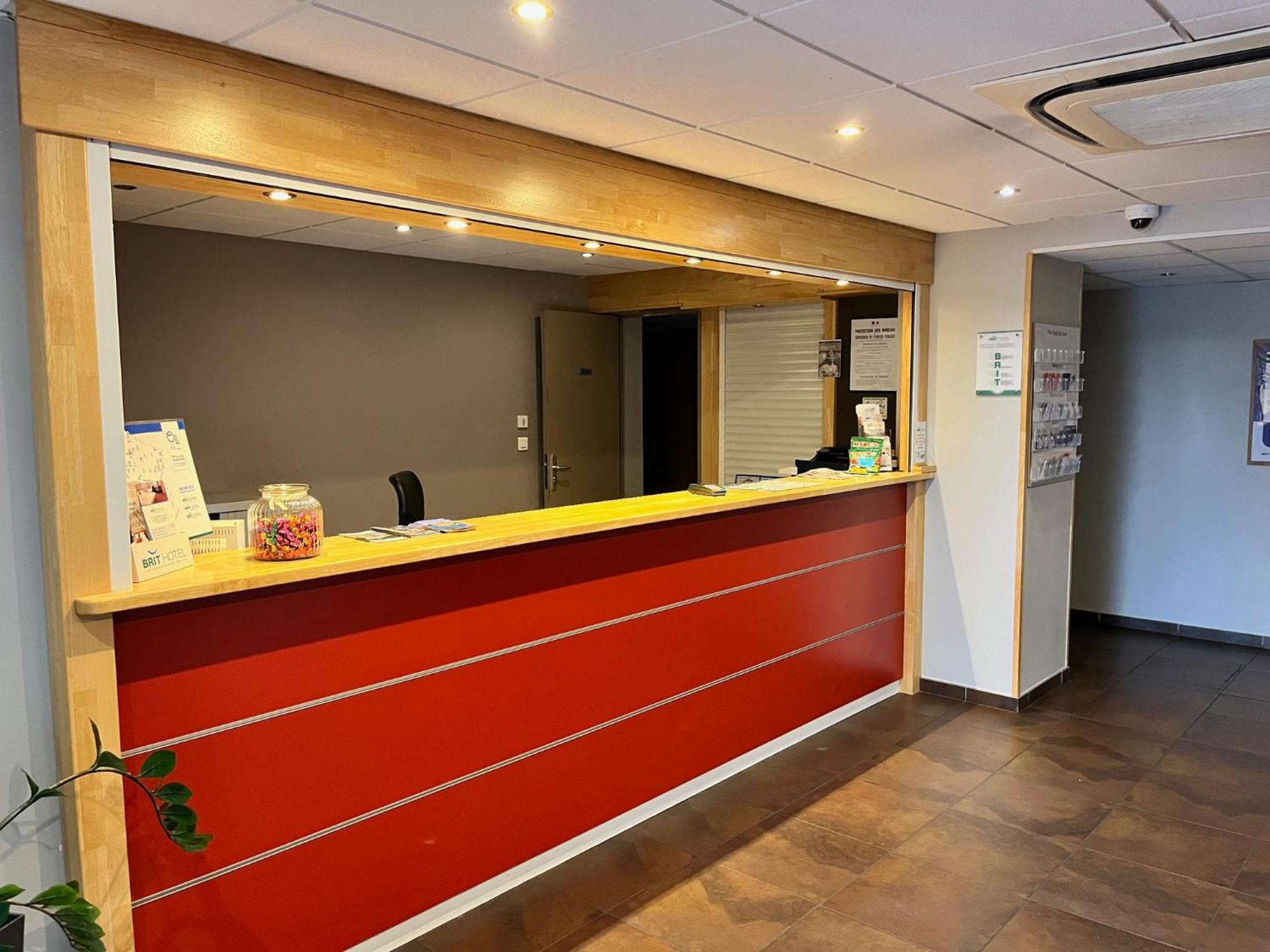 Brit Hotel Confort Montauban Exterior photo